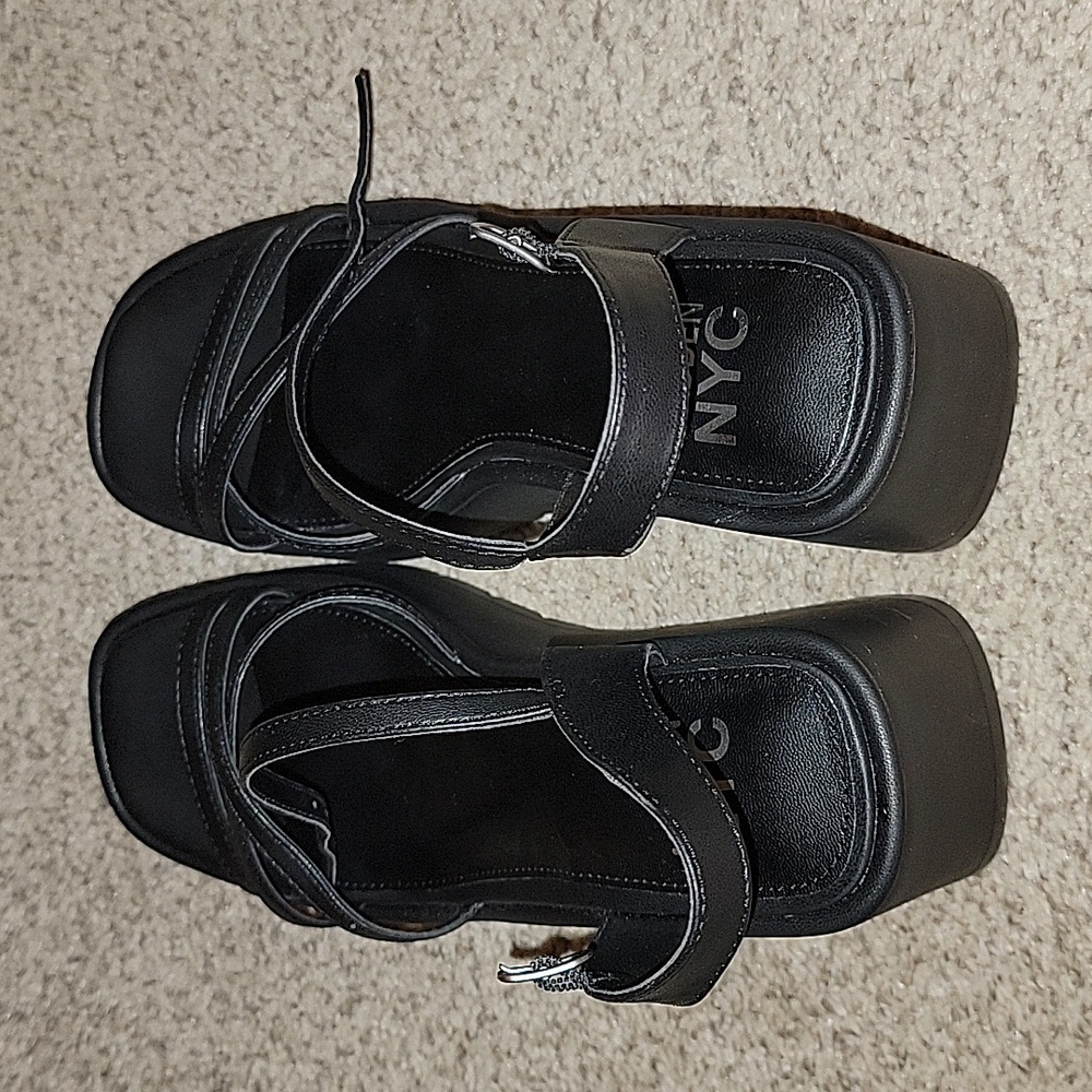Womens size 9.5 Madden NYC sandal